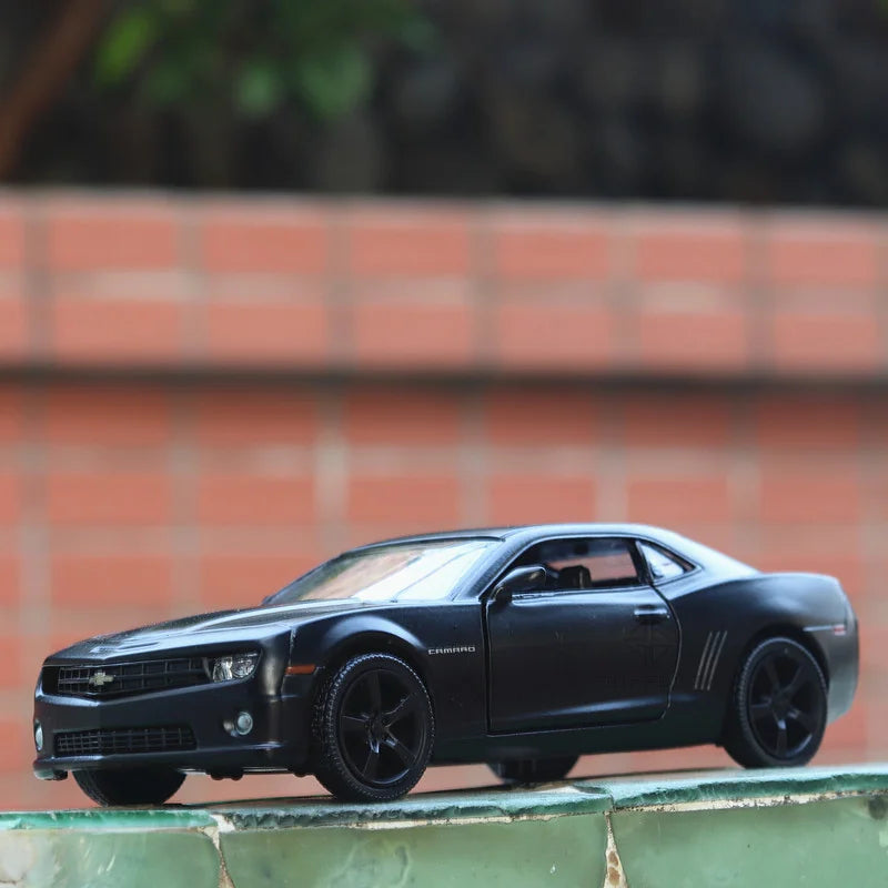 Chevrolet Camaro Alloy Diecast Car Model Toy, Carros puxados para trás, Presentes de aniversário para crianças, Coleções adultas, 2 Portas, 1:36